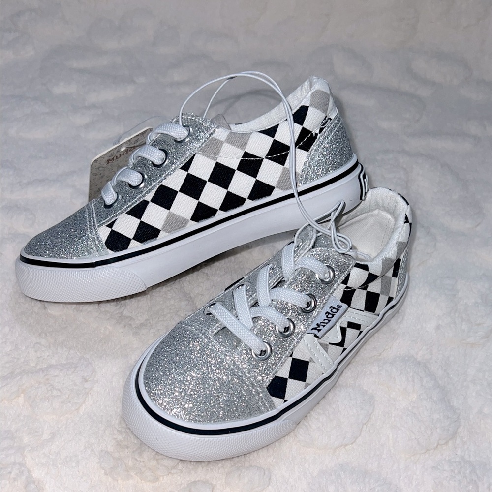 Mudd Girls Kids' Glitter Accent Silver, Black, White Check Sneakers Size 8 “NWT”